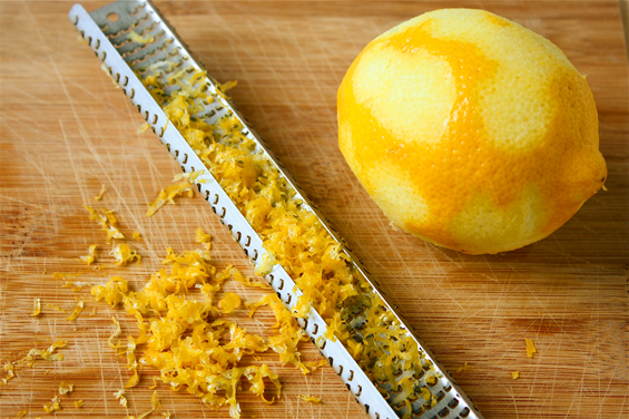 grating-the-lemon-peel