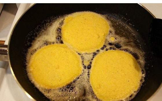 Johnny_Cakes08-560x373